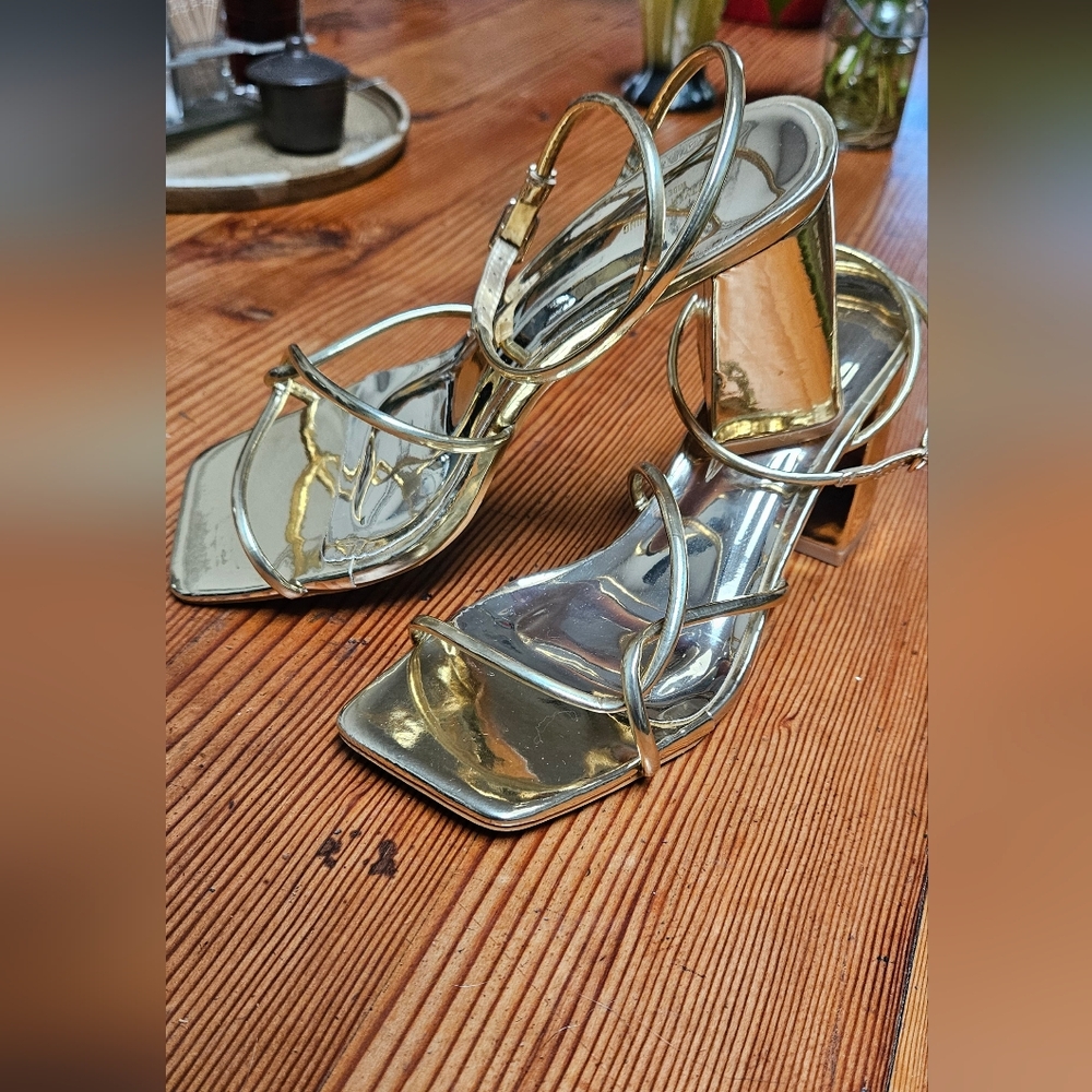 PrettyLittleThing Gold Metallic Wide Fit Strappy Block Heeled Sandals SIZE S 7